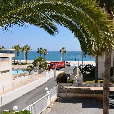 Met Zicht Op Zee, Op 40 Meter. Apartment *